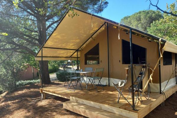 Onlycamp Le Pont Romain Yvré-lʼÉvêque 外观 照片