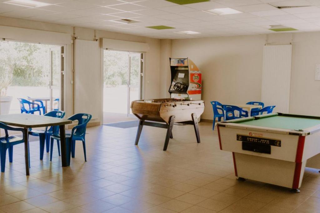 Onlycamp Le Pont Romain Yvré-lʼÉvêque 外观 照片